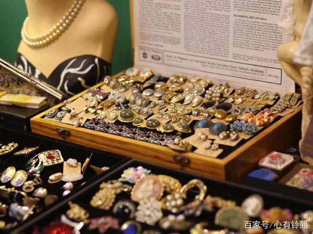 成都古著店 穿在身上的時光機，相框機配的復古魅力